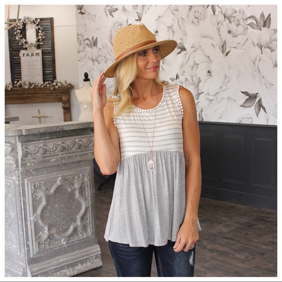 ✨LAST 1✨Gray striped babydoll tunic w/detail trim - Picture 3 of 4